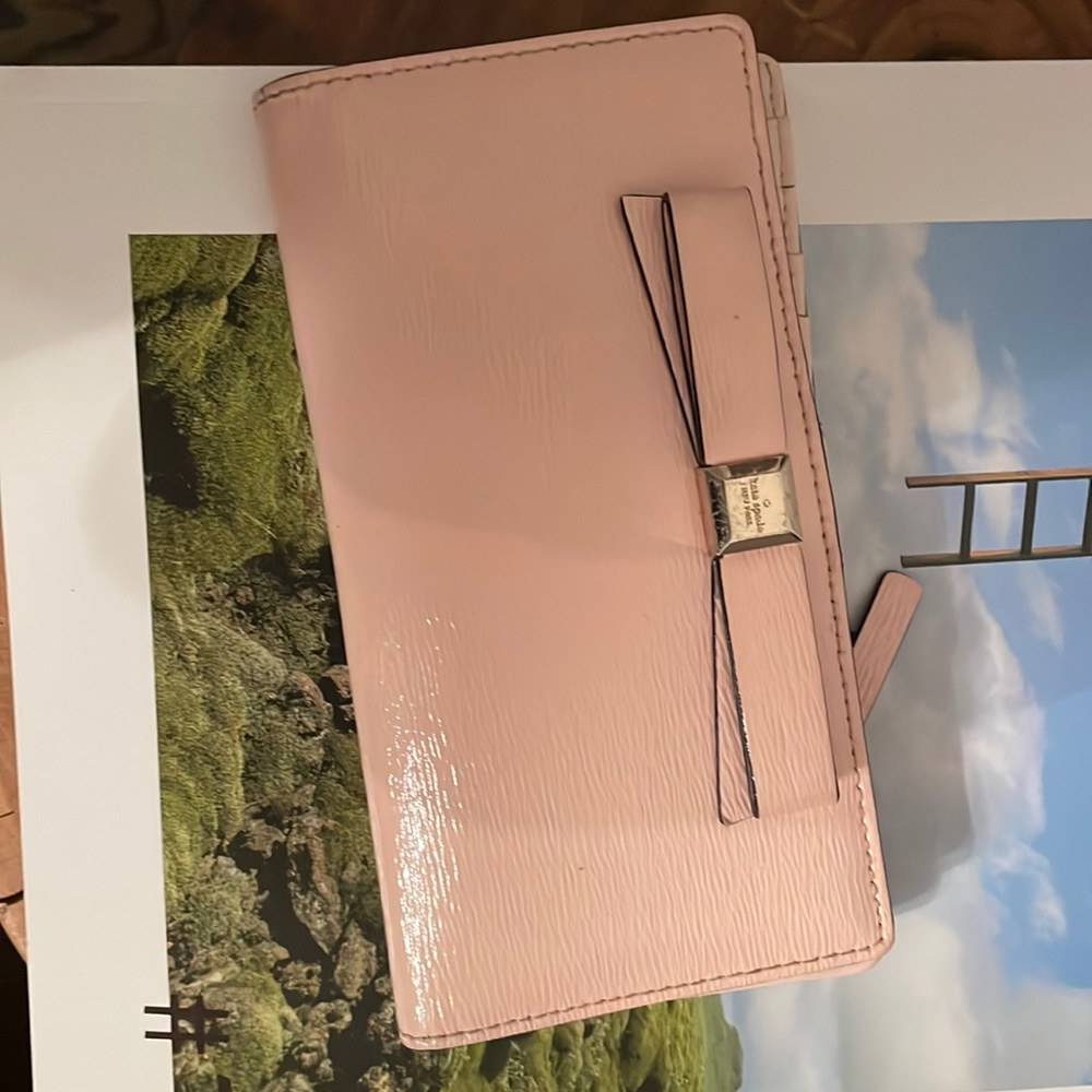 Kate Spade wallet 🎀